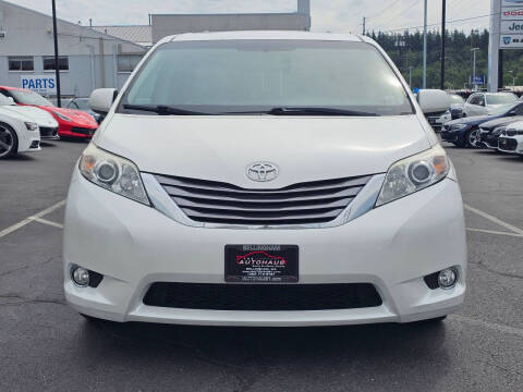 2017 Toyota Sienna XLE Premium 8-Passenger
