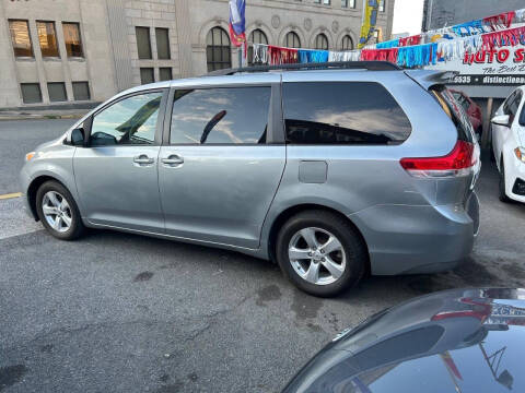 2014 Toyota Sienna LE 8-Passenger