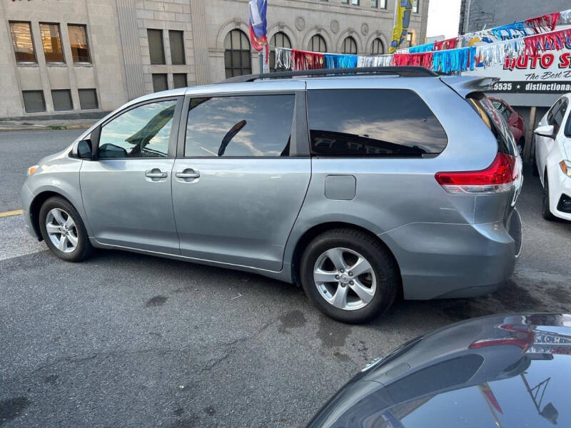 2014 Toyota Sienna LE 8-Passenger
