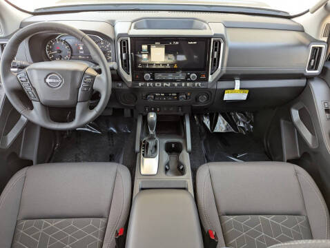 2025 Nissan Frontier SV