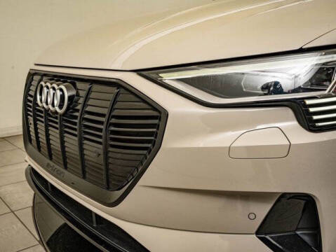 2022 Audi e-tron quattro Premium