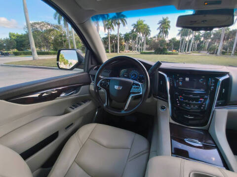 2016 Cadillac Escalade Luxury Collection