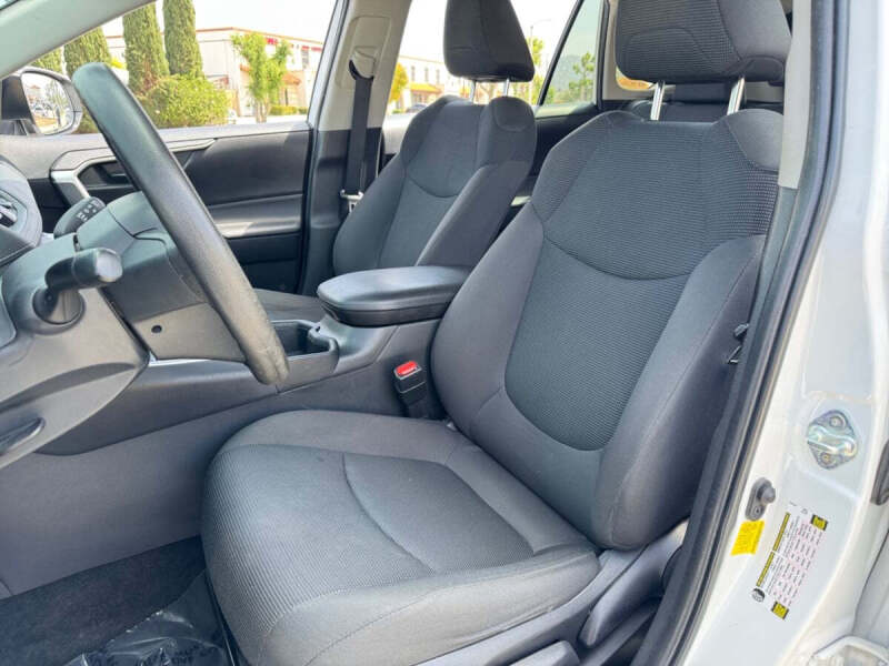 2023 Toyota RAV4 Hybrid LE