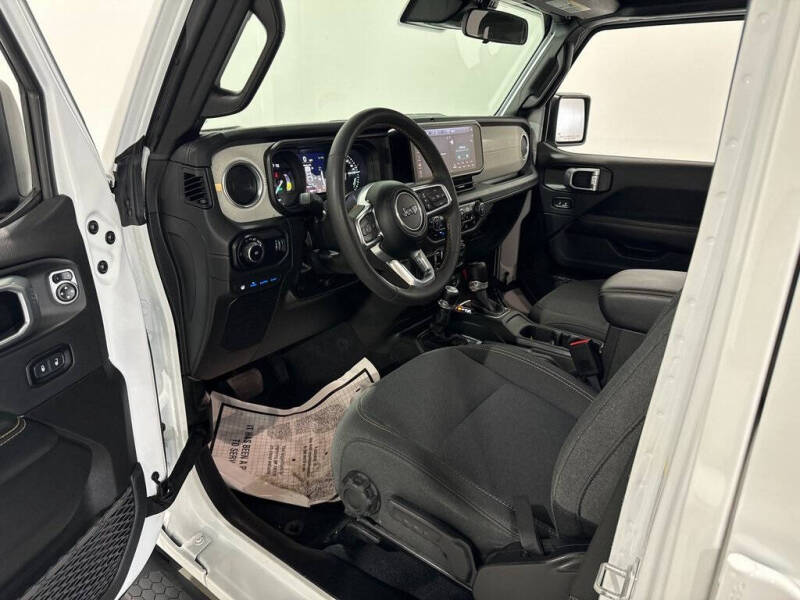 2024 Jeep Wrangler Sahara 4xe