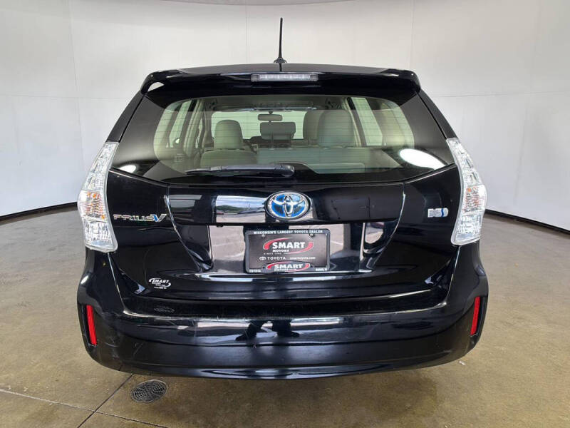 2014 Toyota Prius v Three
