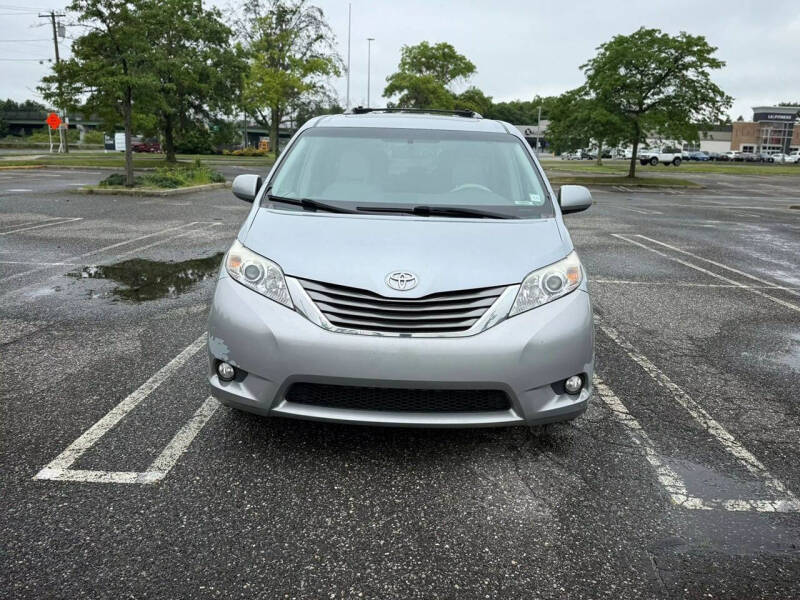 2011 Toyota Sienna XLE 8-Passenger
