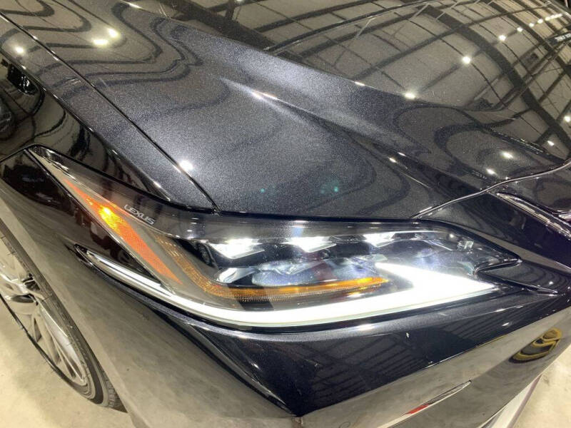 2021 Lexus ES 300h Ultra Luxury