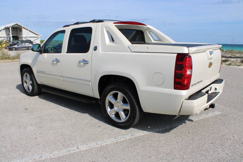 2013 Chevrolet Avalanche LTZ Black Diamond