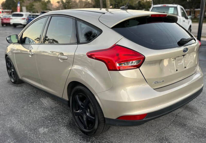 2017 Ford Focus SE photo 3