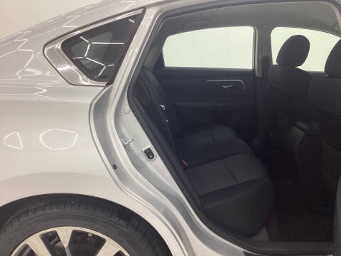 2016 Nissan Altima 2.5 SR