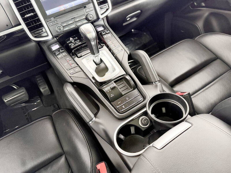2017 Porsche Cayenne Platinum Edition
