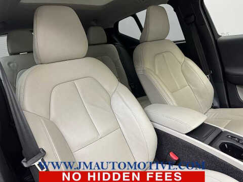 2022 Volvo XC40 T5 Momentum