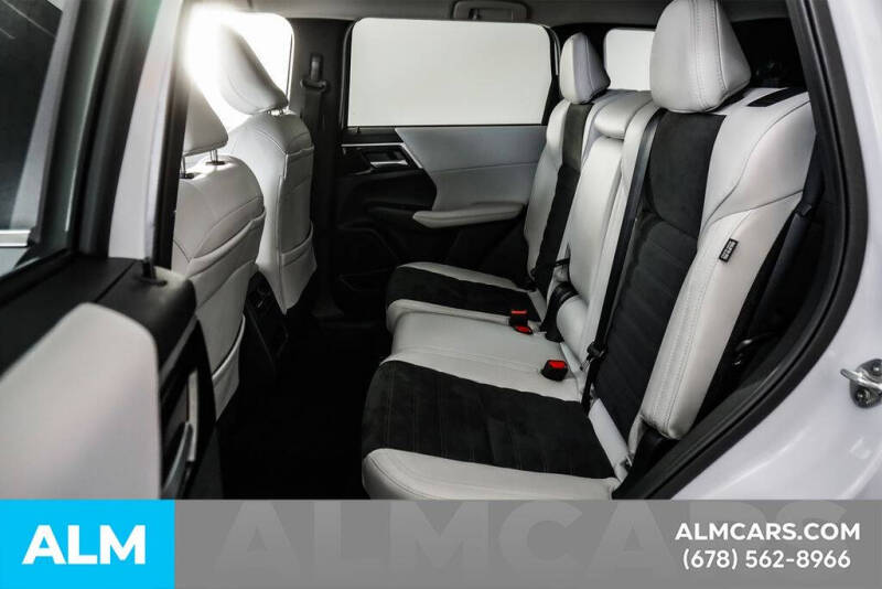 2025 Mitsubishi Outlander SE