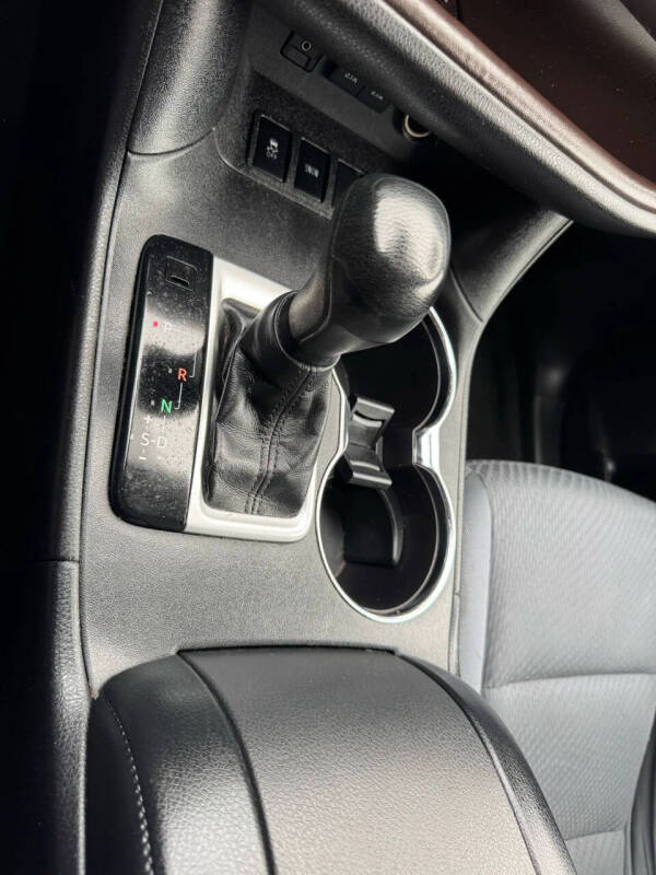 2017 Toyota Highlander LE