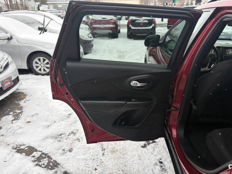 2016 Jeep Cherokee Sport