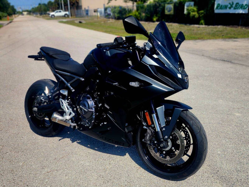 2025 Suzuki GSX-8R