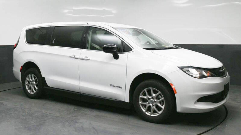 2024 Chrysler Voyager LX