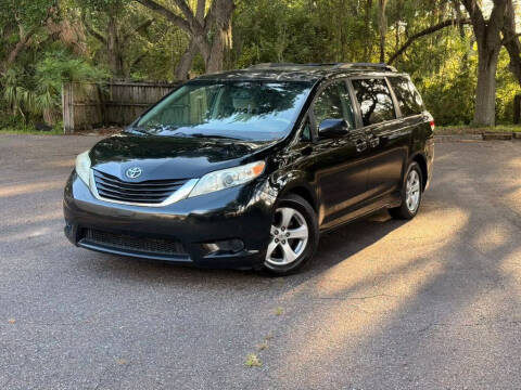 2014 Toyota Sienna LE 8-Passenger