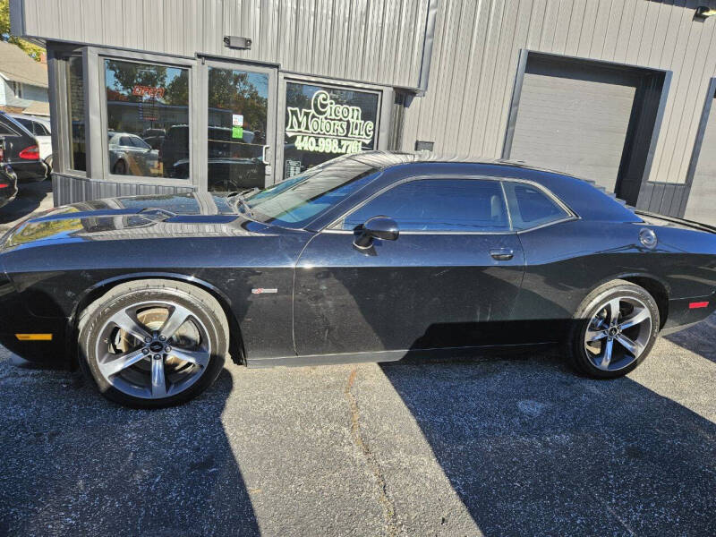 2014 Dodge Challenger R/T's photo