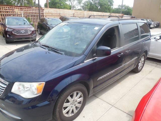 2014 Chrysler Town and Country for sale at VIP Motor Sales in Hazel Park, MI