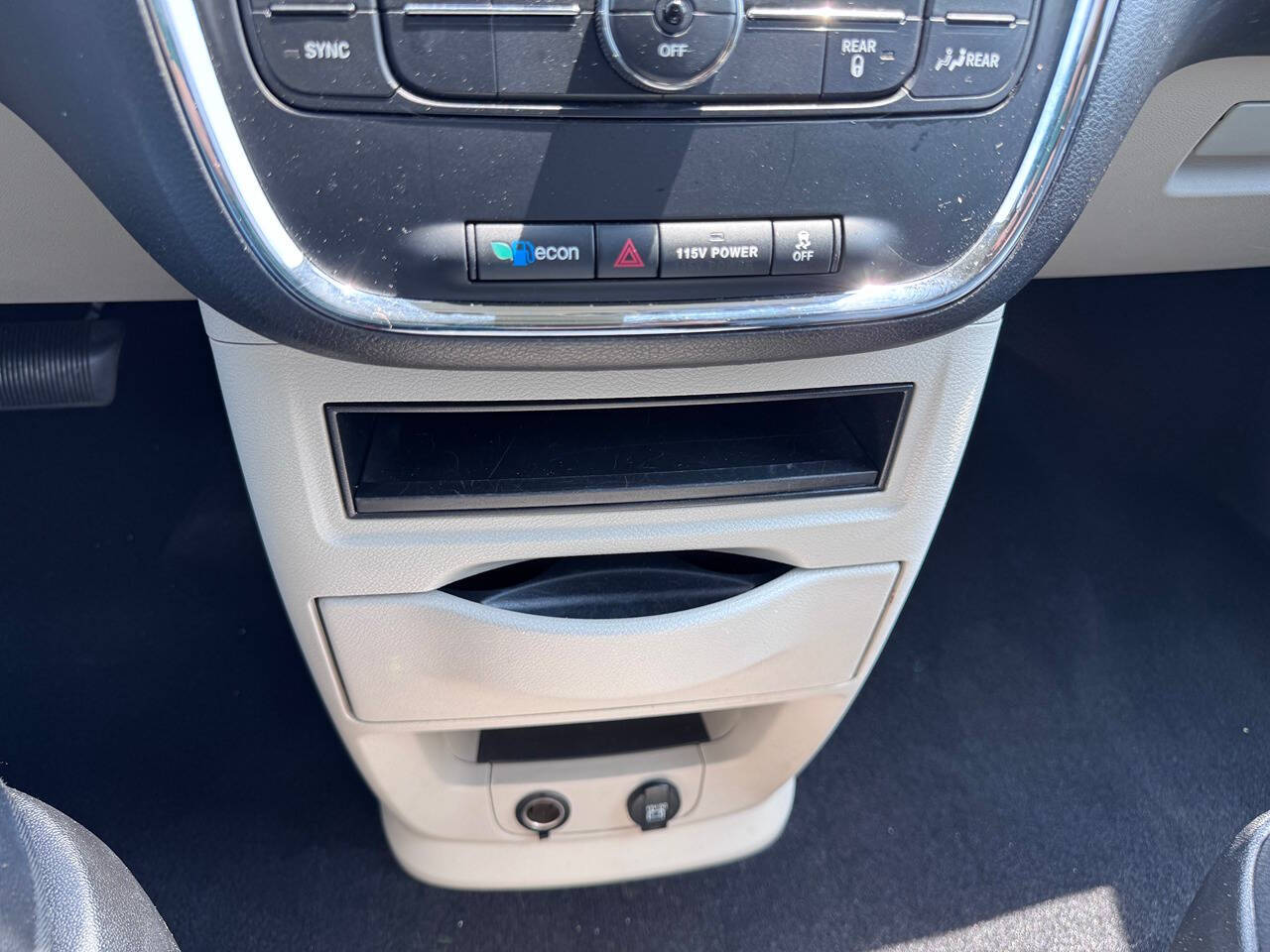 2014 Chrysler Town and Country 8
