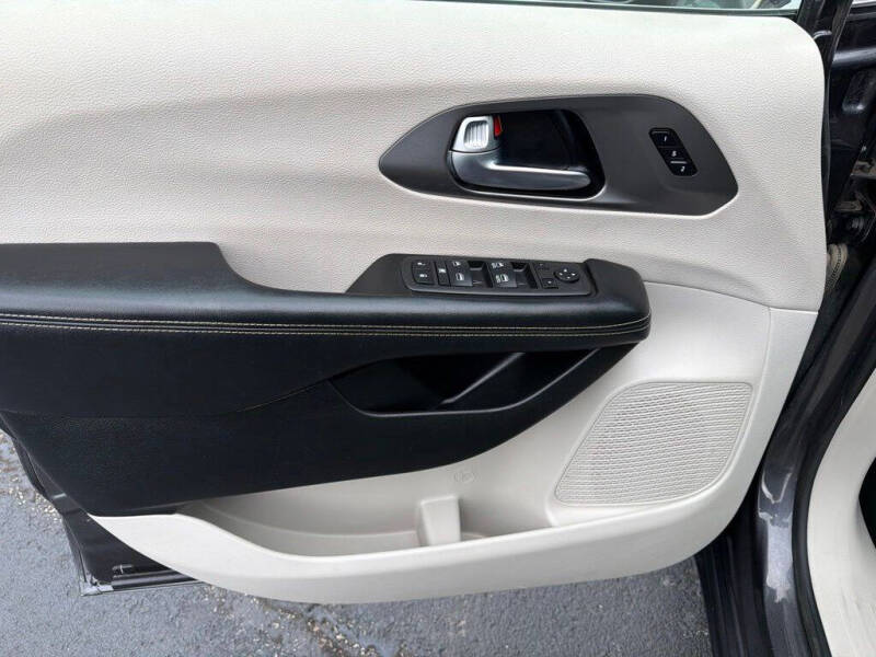 2022 Chrysler Pacifica Touring L