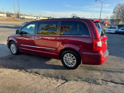 2013 Chrysler Town and Country Touring-L