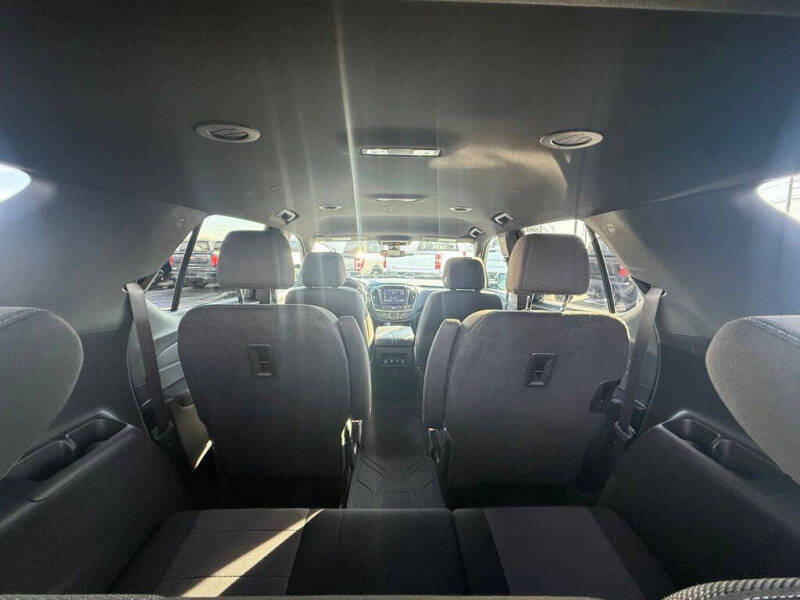 2022 Chevrolet Traverse LT Cloth