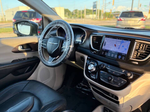 2017 Chrysler Pacifica Touring-L