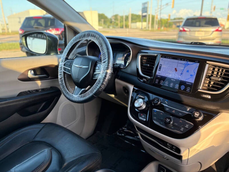 2017 Chrysler Pacifica Touring-L