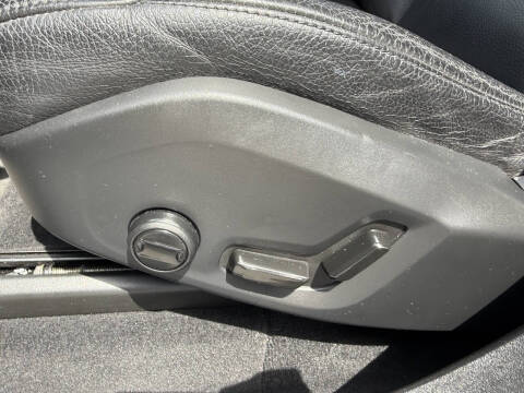 2022 Volvo XC90 T6 Momentum 6-Passenger