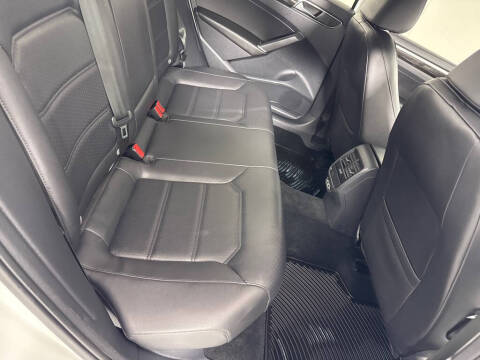 2019 Volkswagen Passat SE R-Line