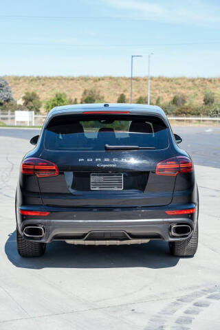 2017 Porsche Cayenne Platinum Edition