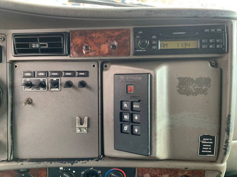 2006 Kenworth T300