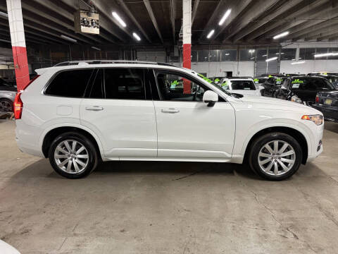 2016 Volvo XC90 T6 Momentum