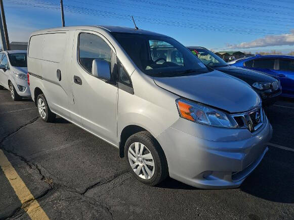 Nissan NV200's photo