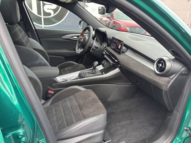 2025 Alfa Romeo Tonale Hybrid Intensa