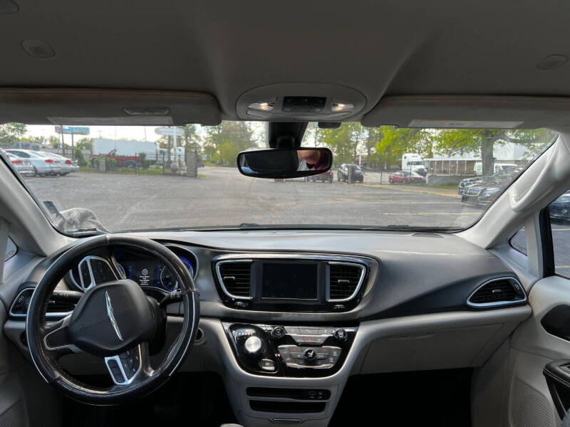 2020 Chrysler Pacifica Touring L