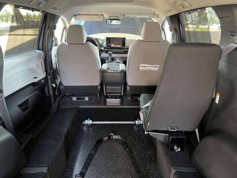 2025 Toyota Sienna LE 8-Passenger