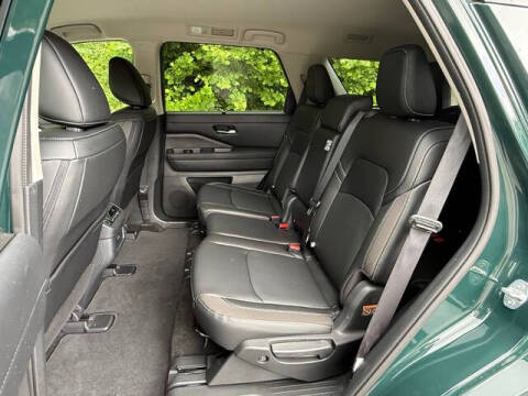 2024 Nissan Pathfinder SL