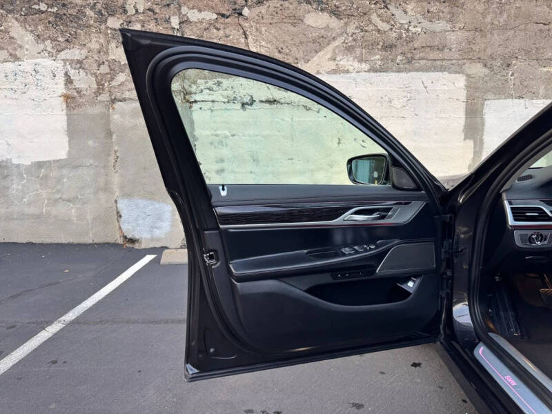 2022 BMW 7 Series 740i