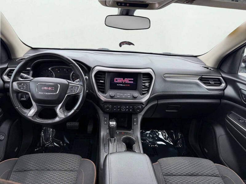 2017 GMC Acadia SLE-2