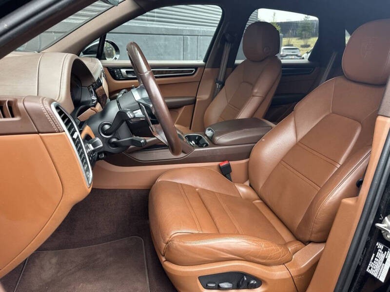 2023 Porsche Cayenne Platinum Edition