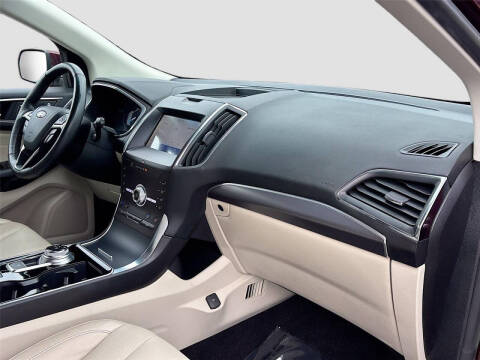 2020 Ford Edge Titanium