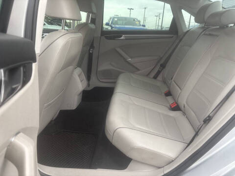 2017 Volkswagen Passat 1.8T R-Line