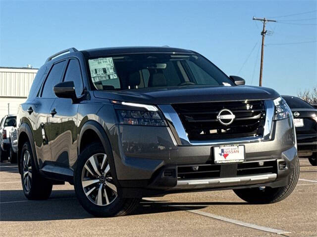 2025 Nissan Pathfinder SL