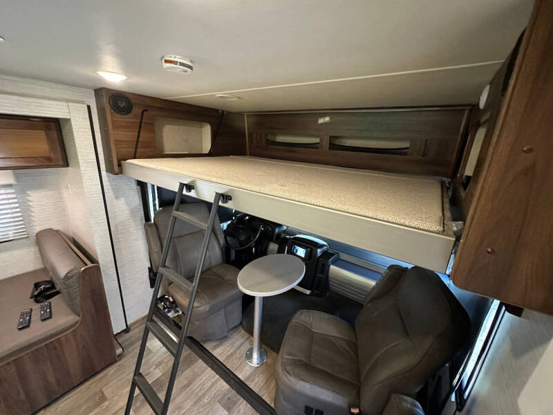 2020 Winnebago Intent 28y