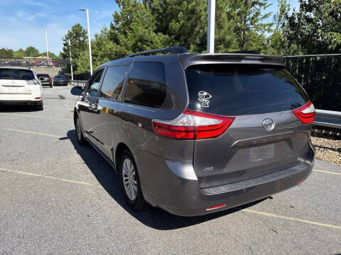 2015 Toyota Sienna XLE Premium 8-Passenger