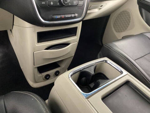 2016 Chrysler Town and Country Touring