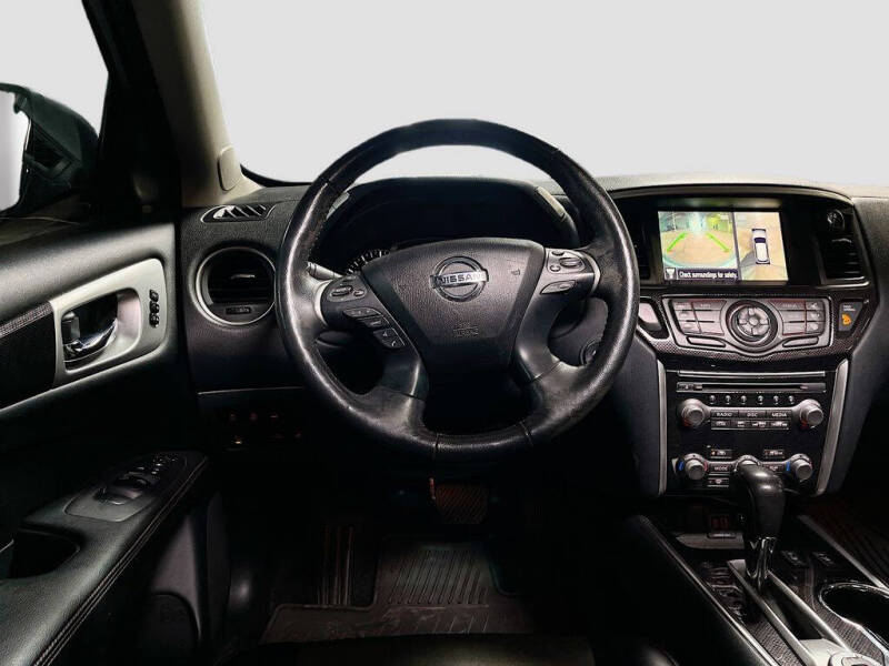 2020 Nissan Pathfinder SL